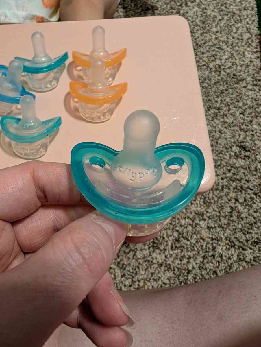 7 razbaby brand pacifiers - Savannah, Georgia - FleaMarketBay