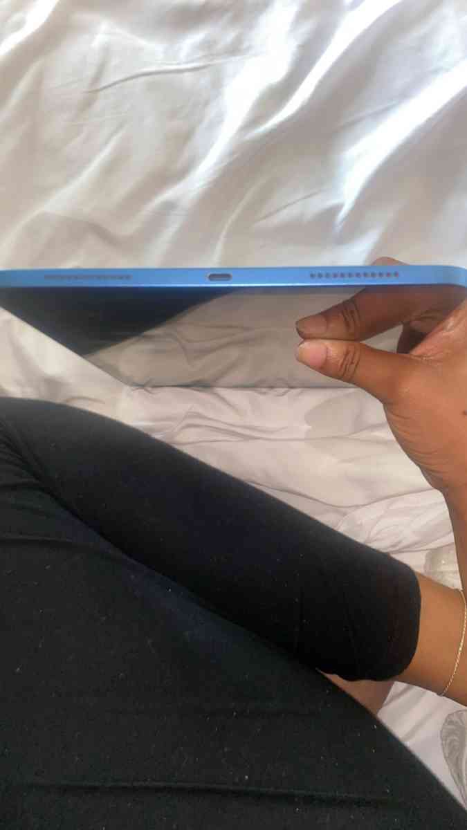 apple ipad 10 - Cedar Falls, Iowa - FleaMarketBay