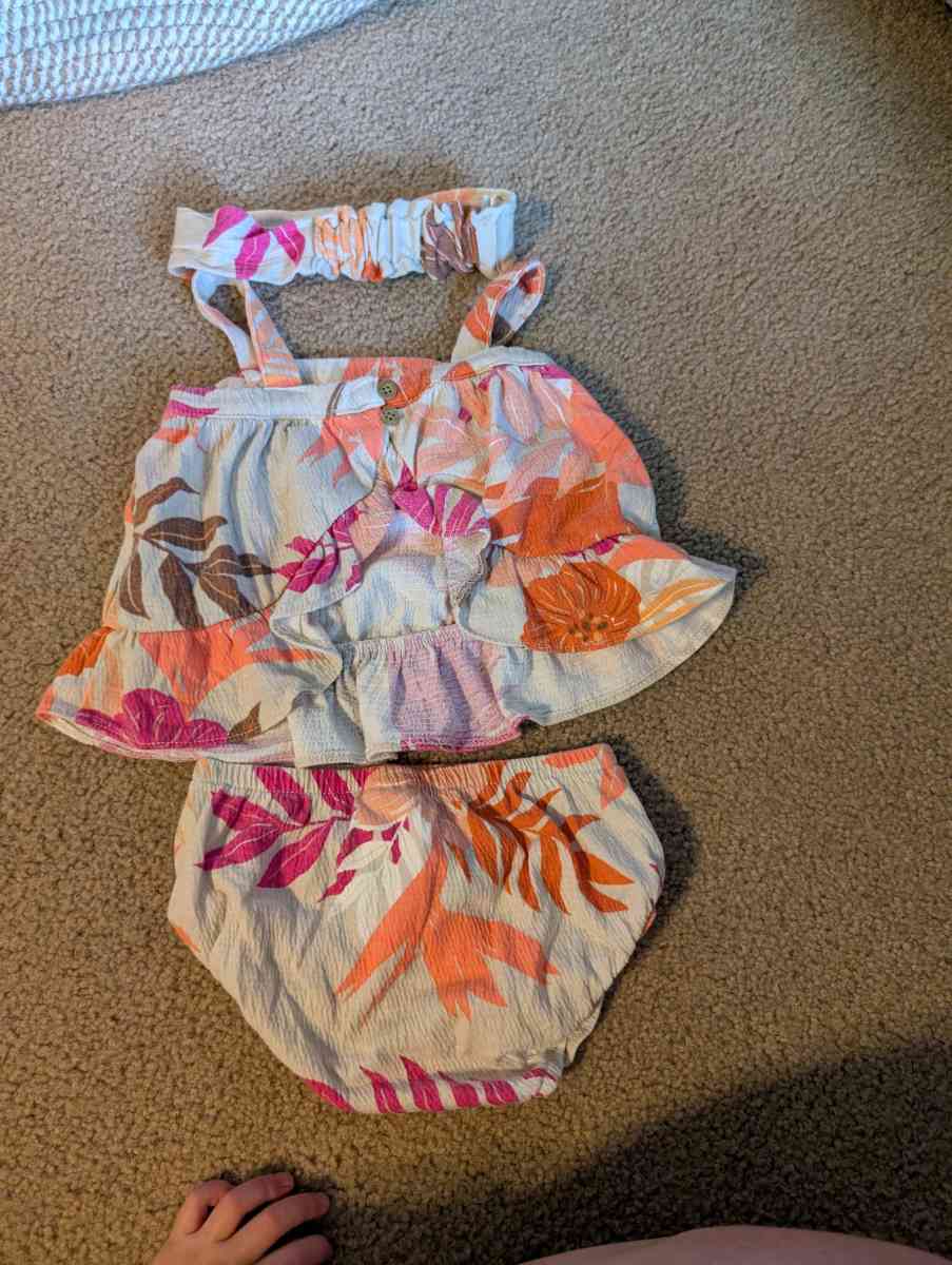 Baby 2 piece summer outfit with headband - Savannah, Georgia - FleaMarketBay