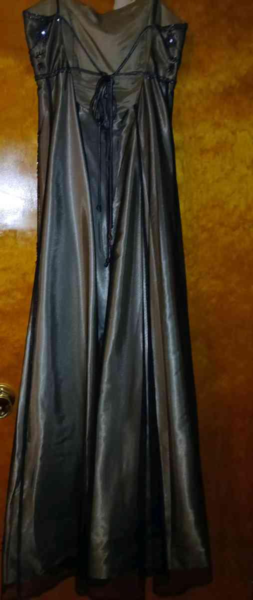 Green Laced with beading Prom Junior Dress - Clarksburg, West Virginia - FleaMarketBay