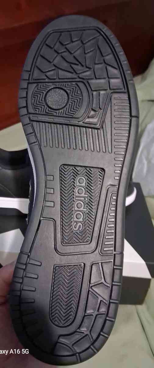 Adidas Vans Shoes - Hamilton, Alabama - FleaMarketBay