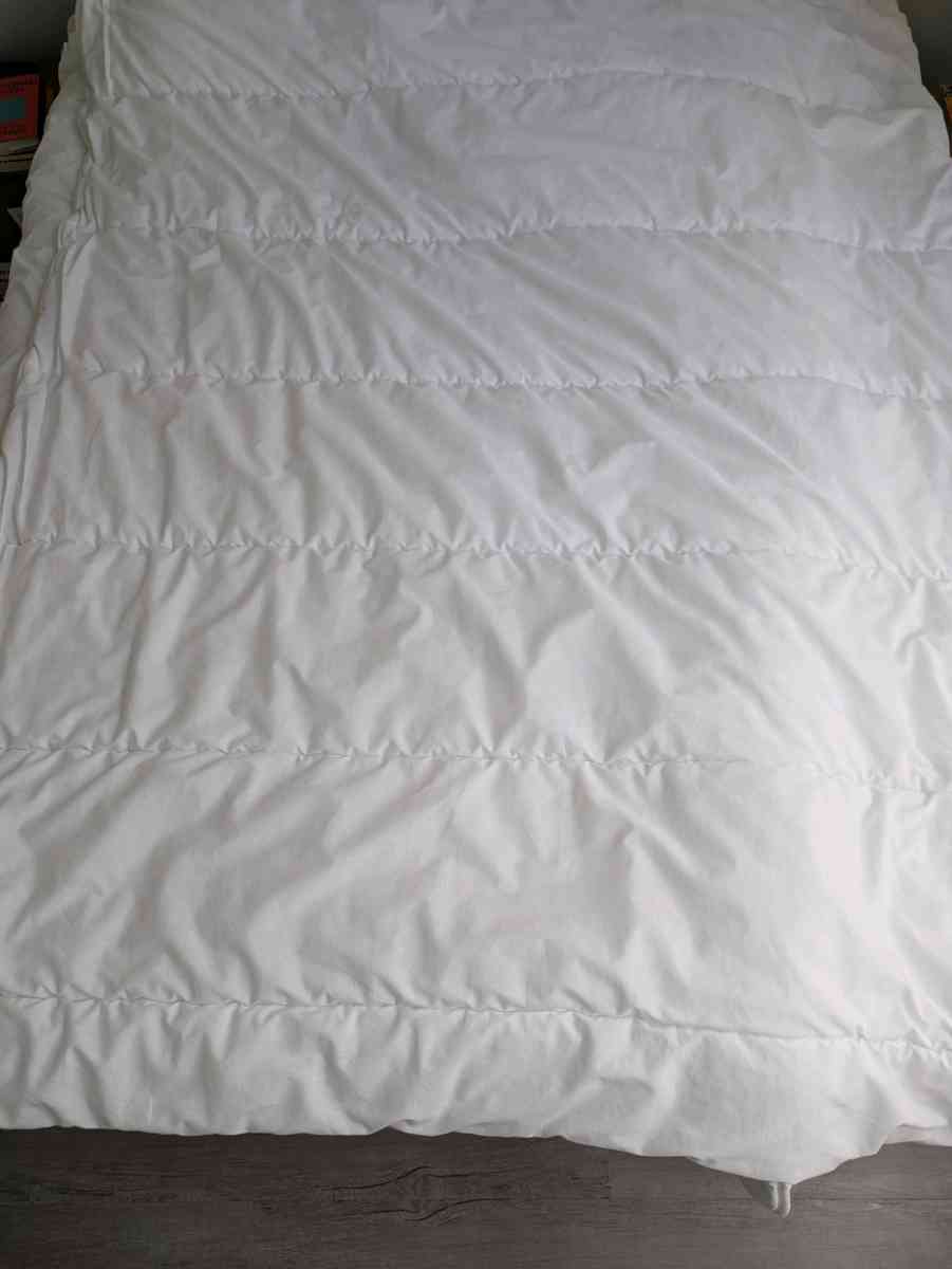 IKEA SMSPORRE Twin Duvet Insert Warm and Cozy - Chicago, Illinois - FleaMarketBay