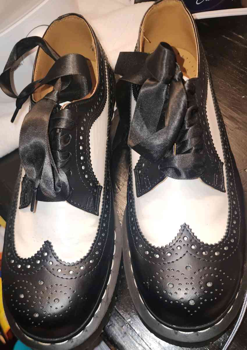 doc Martin shoes SIZE 10 - Adelanto, California - FleaMarketBay