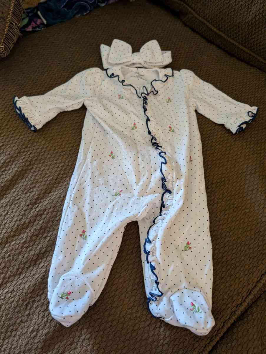 Baby white with blue dots sleepsuit with feet - Savannah, Georgia