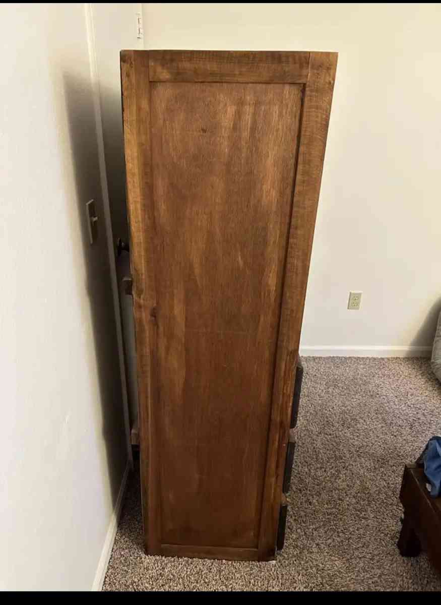 Desk shelves and drawers wood furniture - Kalamazoo, Michigan - FleaMarketBay