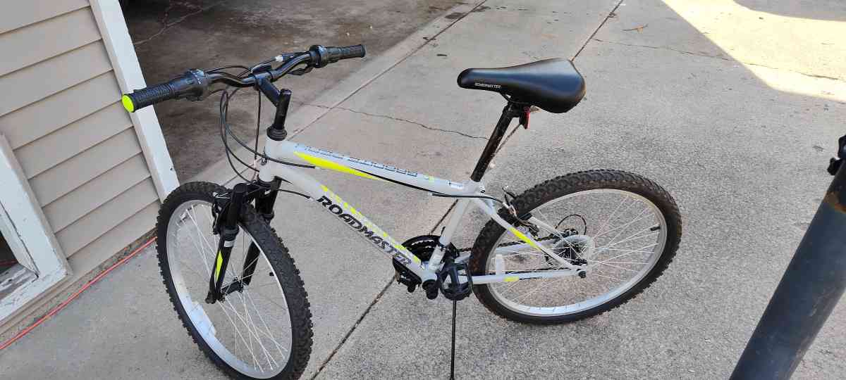 24 Inch Roadmaster Bike - Romeoville, Illinois