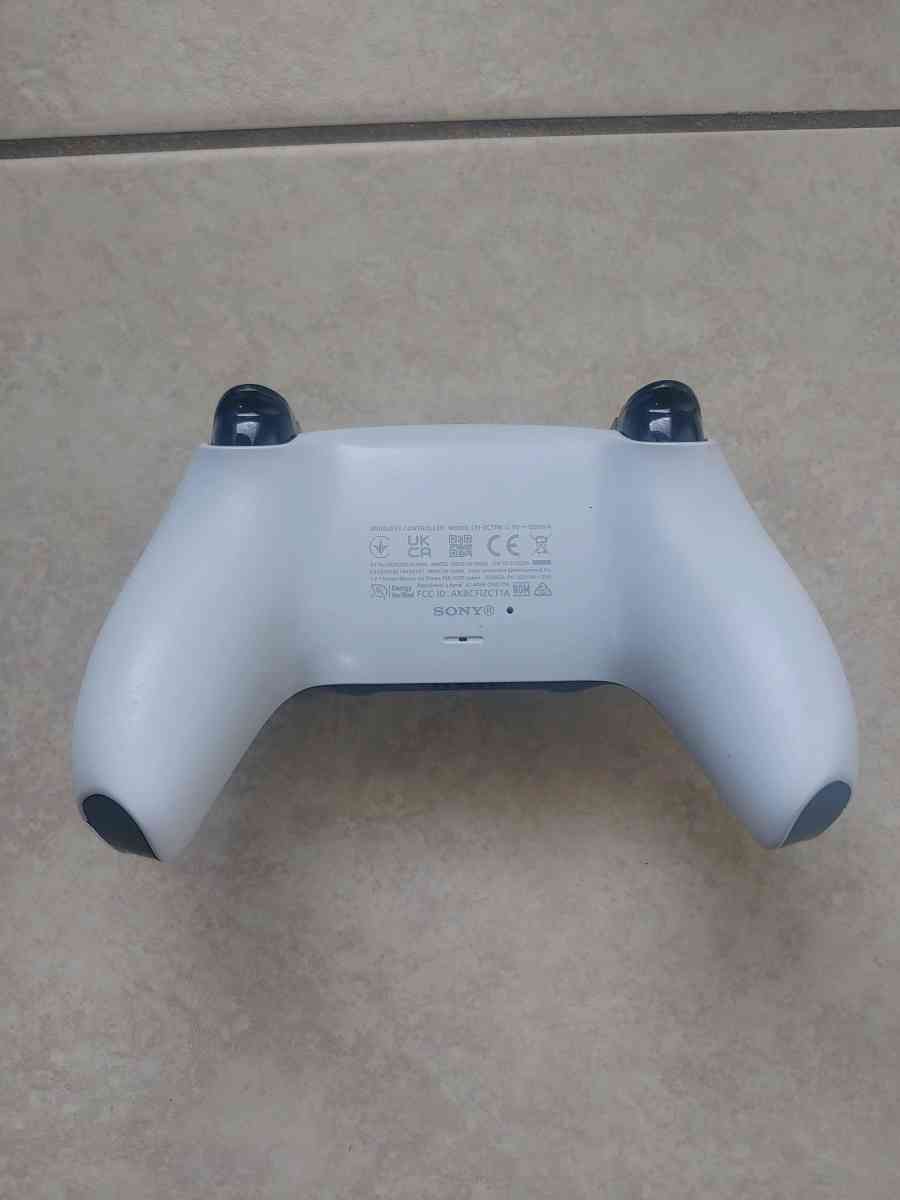 PlayStation 5 controller - Orlando, Florida - FleaMarketBay