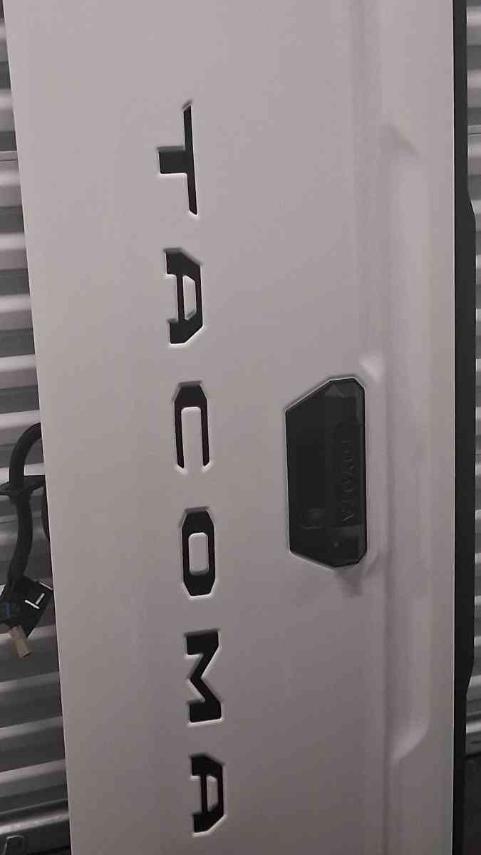 Toyota Tacoma Tailgate WHITE 2024 to 2025 - Downey, California