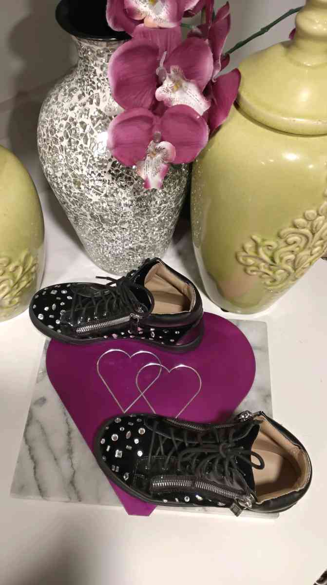 Giuseppe Zanotti - San Diego, California - FleaMarketBay