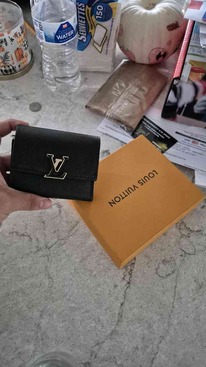 louis vuitton wallet - Arapahoe, Colorado - FleaMarketBay