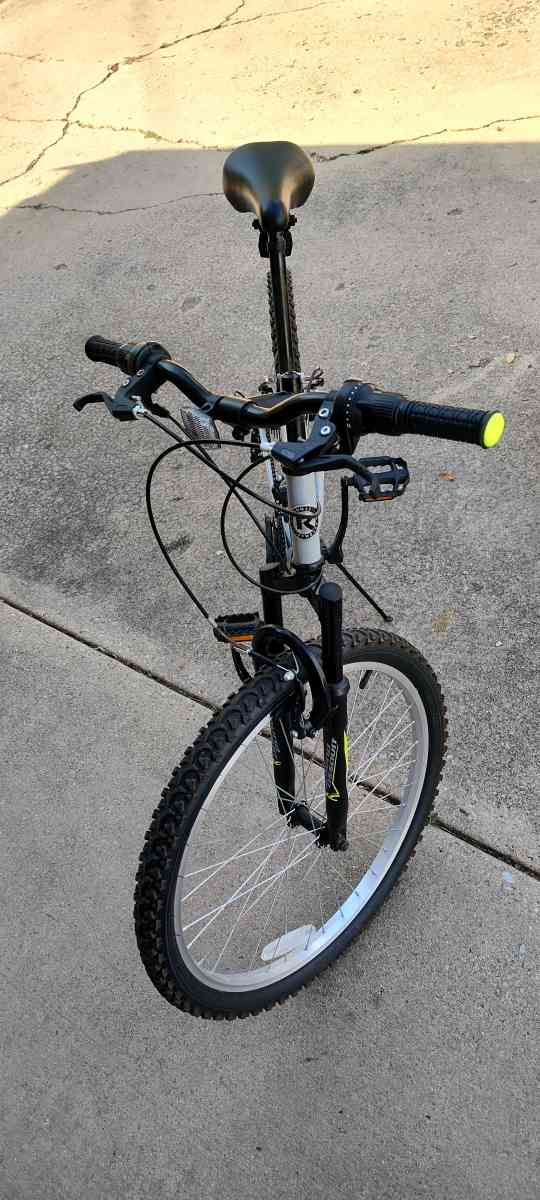 24 Inch Roadmaster Bike - Romeoville, Illinois - FleaMarketBay