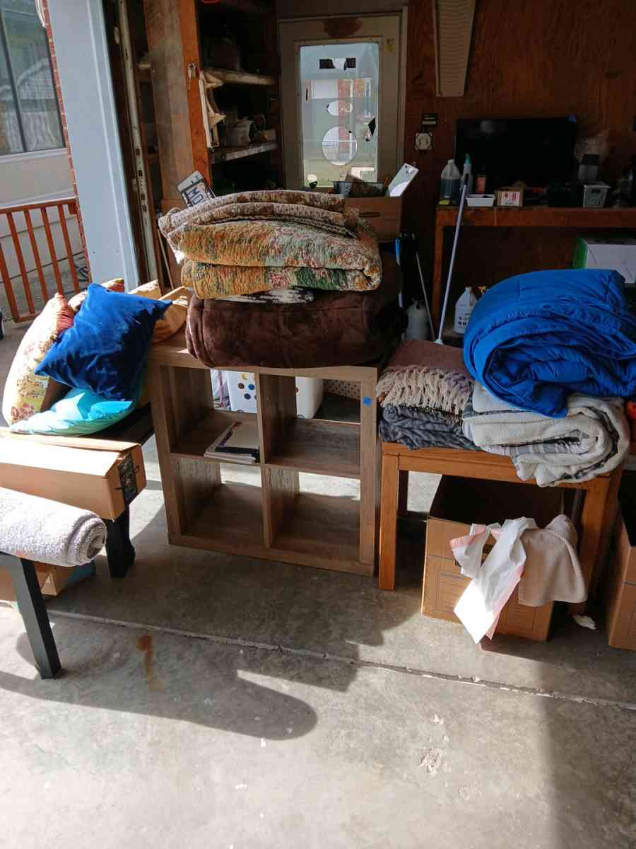 All House furniture beds dressers tables dishes - Louisville, Kentucky - FleaMarketBay