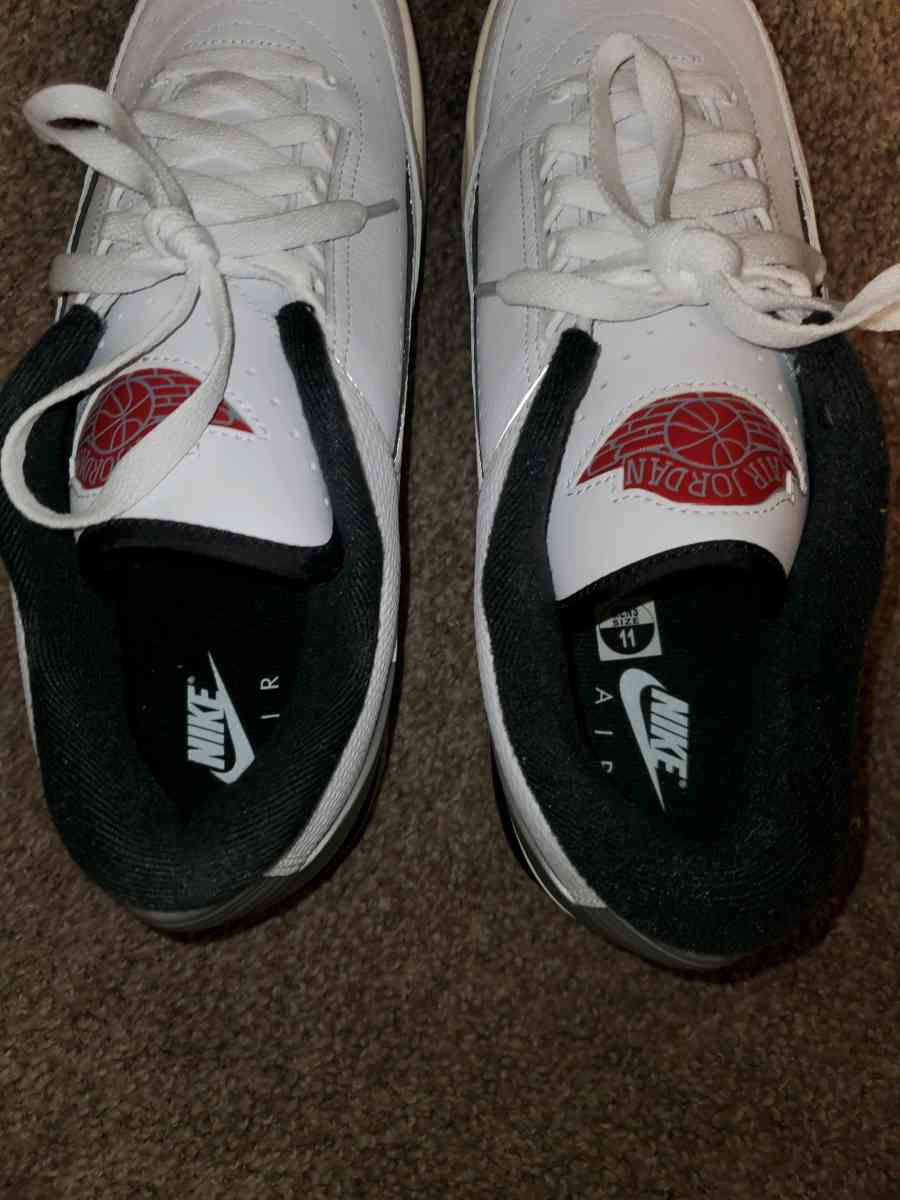 Jordan retro 2 light se - Chester, Virginia - FleaMarketBay