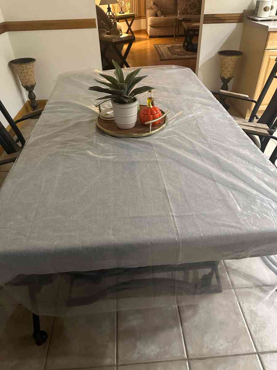 table - Oak Lawn, Illinois - FleaMarketBay