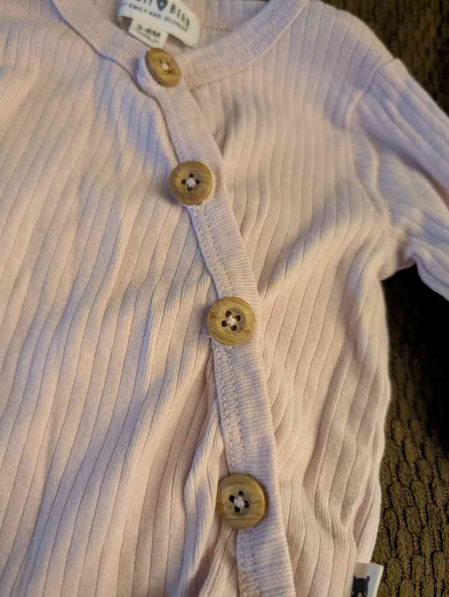 Baby onesie with buttons - Savannah, Georgia - FleaMarketBay