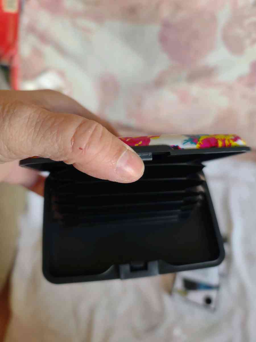 Floral Security Wallet - Gary, Indiana - FleaMarketBay