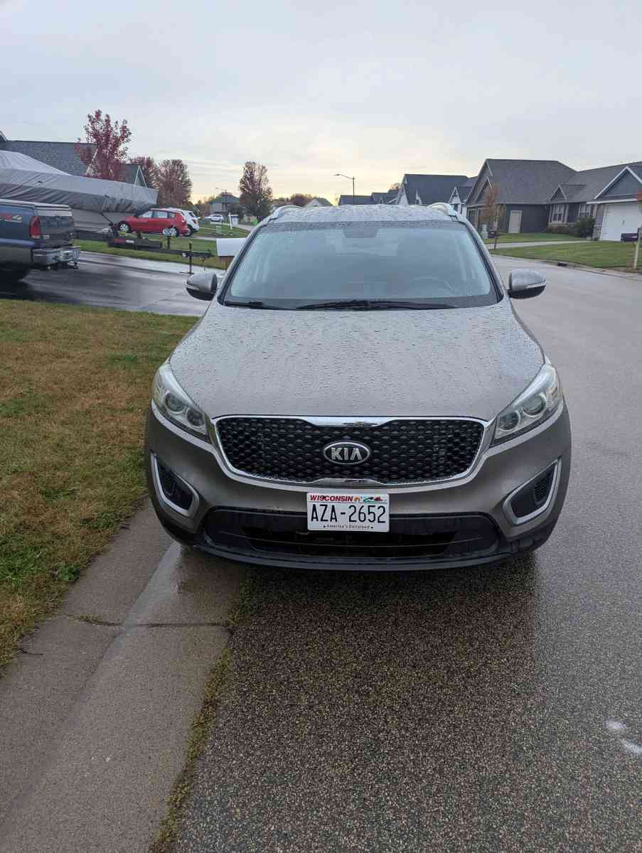 2016 kia Sorrento - New Richmond, Wisconsin - FleaMarketBay