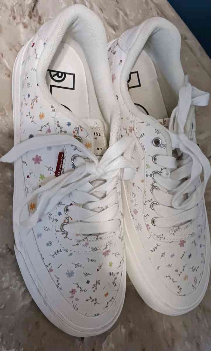 Womens Levis Shoes Size 8 and a half - Fort Smith, Arkansas - FleaMarketBay