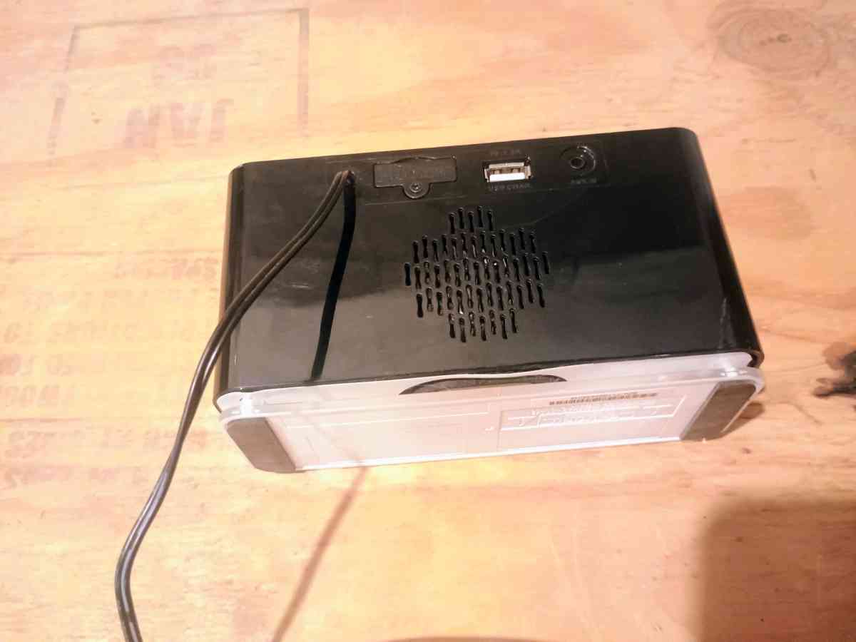 Emerson Alarm clockRadio - Howells, Nebraska - FleaMarketBay