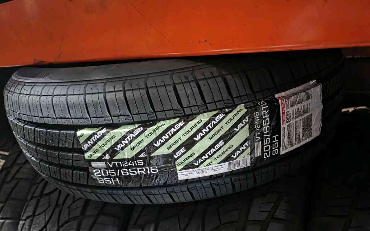 VANTAGE Sport Touring Tires 20565R16 95H - Los Angeles, California