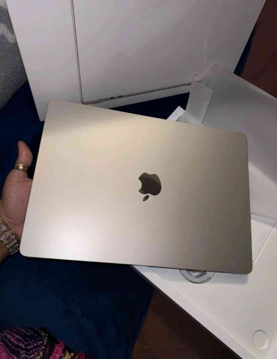 brand new 2024 MacBook air m3 15inch - Orlando, Florida - FleaMarketBay