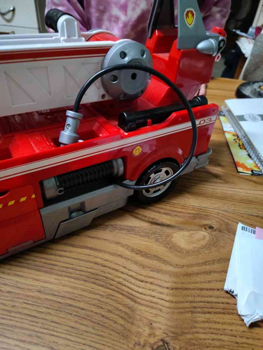 set of 3 fire engines 3 separate fire trucks movable parts n - Saint Joseph, Missouri - FleaMarketBay