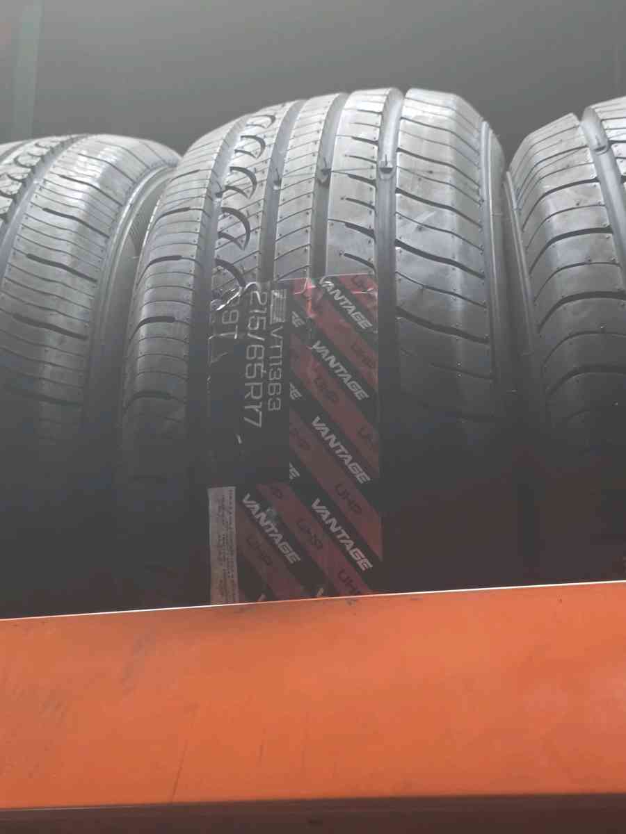 Vantage UHP 23545zR17  97W XL - Los Angeles, California - FleaMarketBay