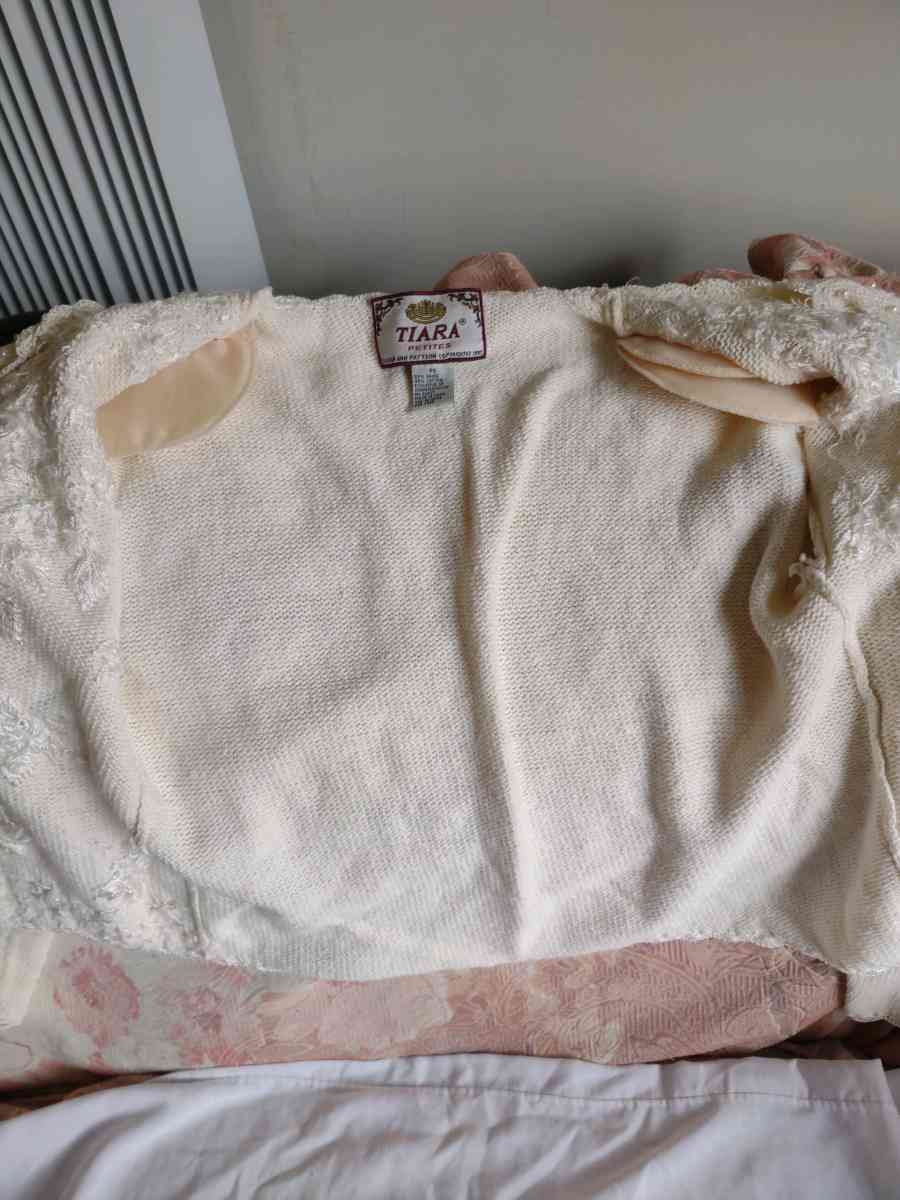 Tiara petite sweater - Gary, Indiana - FleaMarketBay