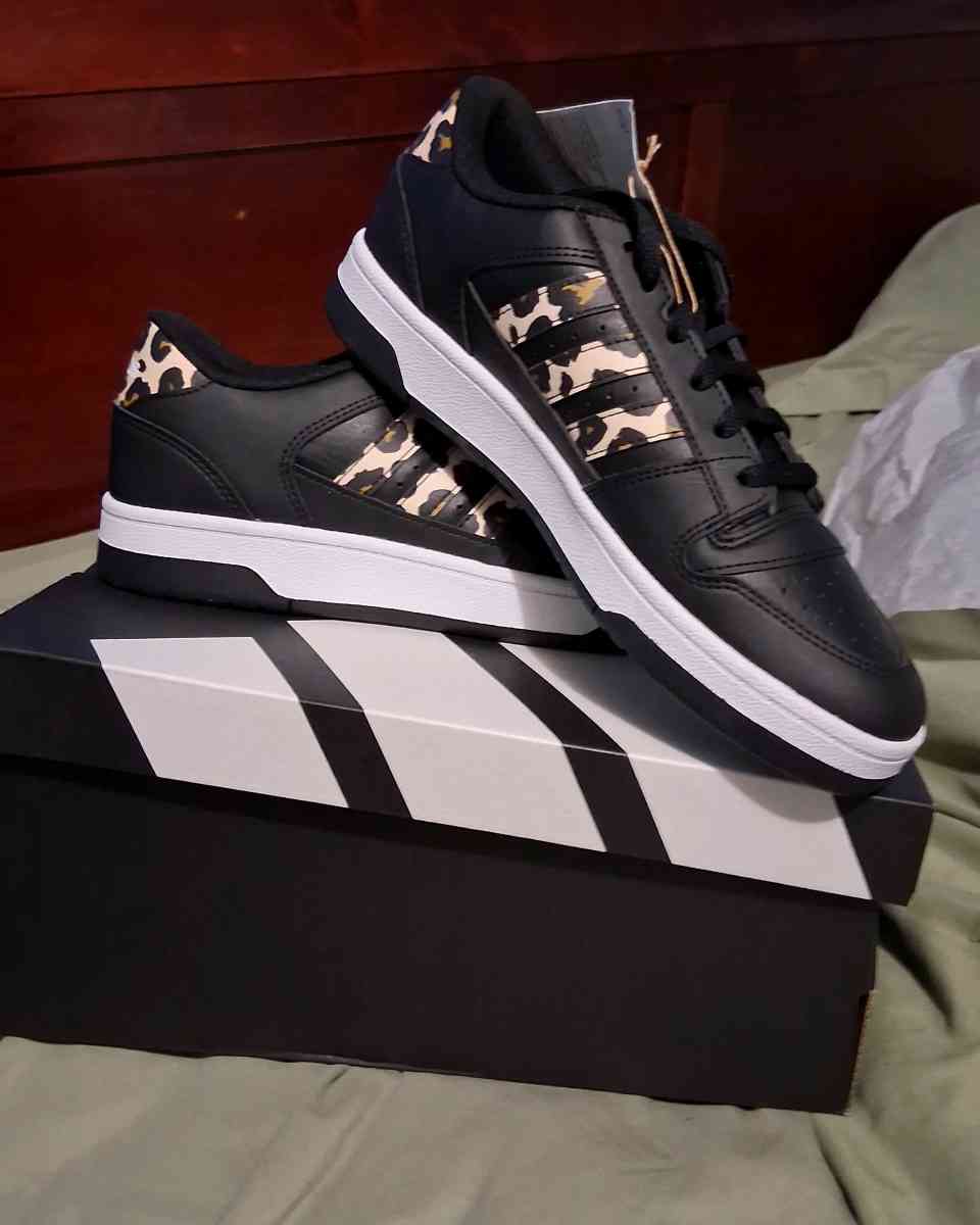 Adidas Vans Shoes - Hamilton, Alabama - FleaMarketBay