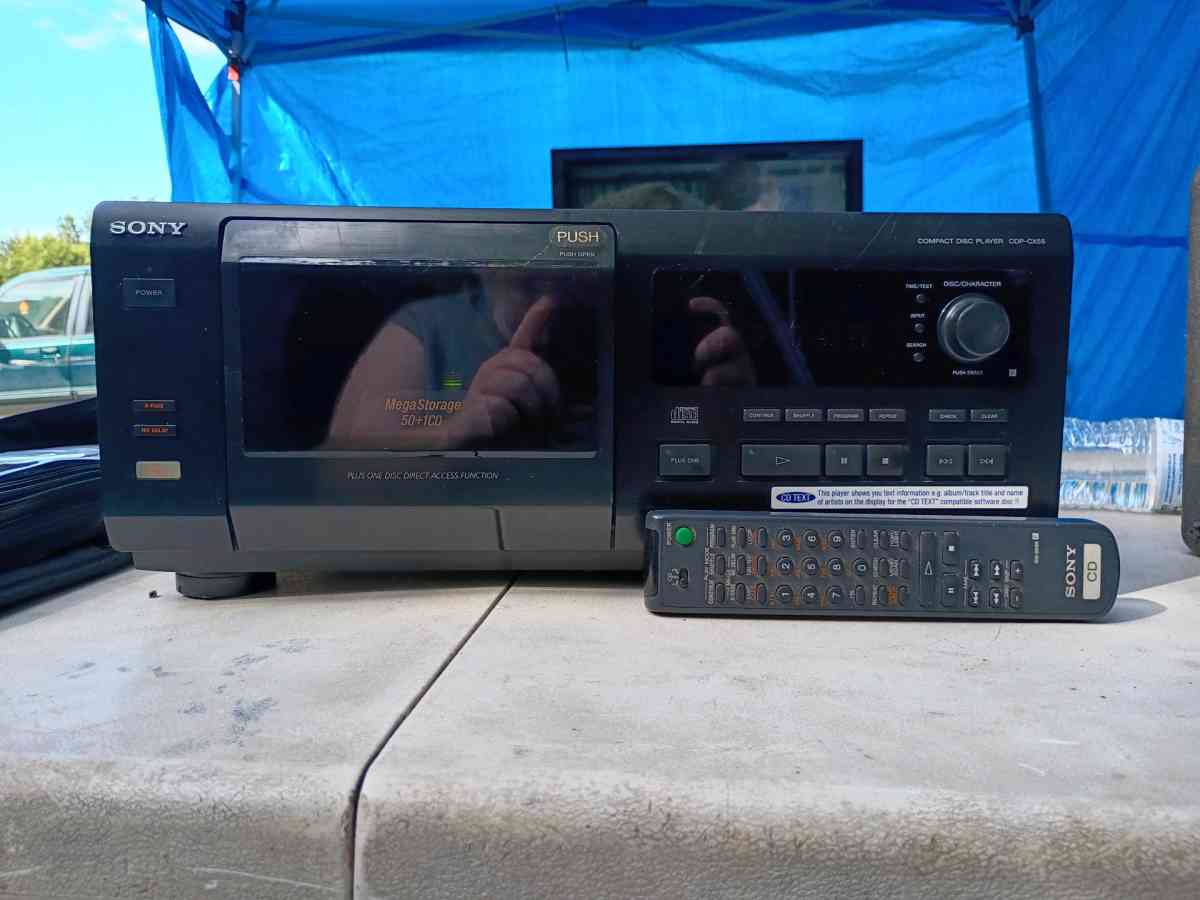 Sony CD player holds 51 CDs - Oklahoma City, Oklahoma - FleaMarketBay