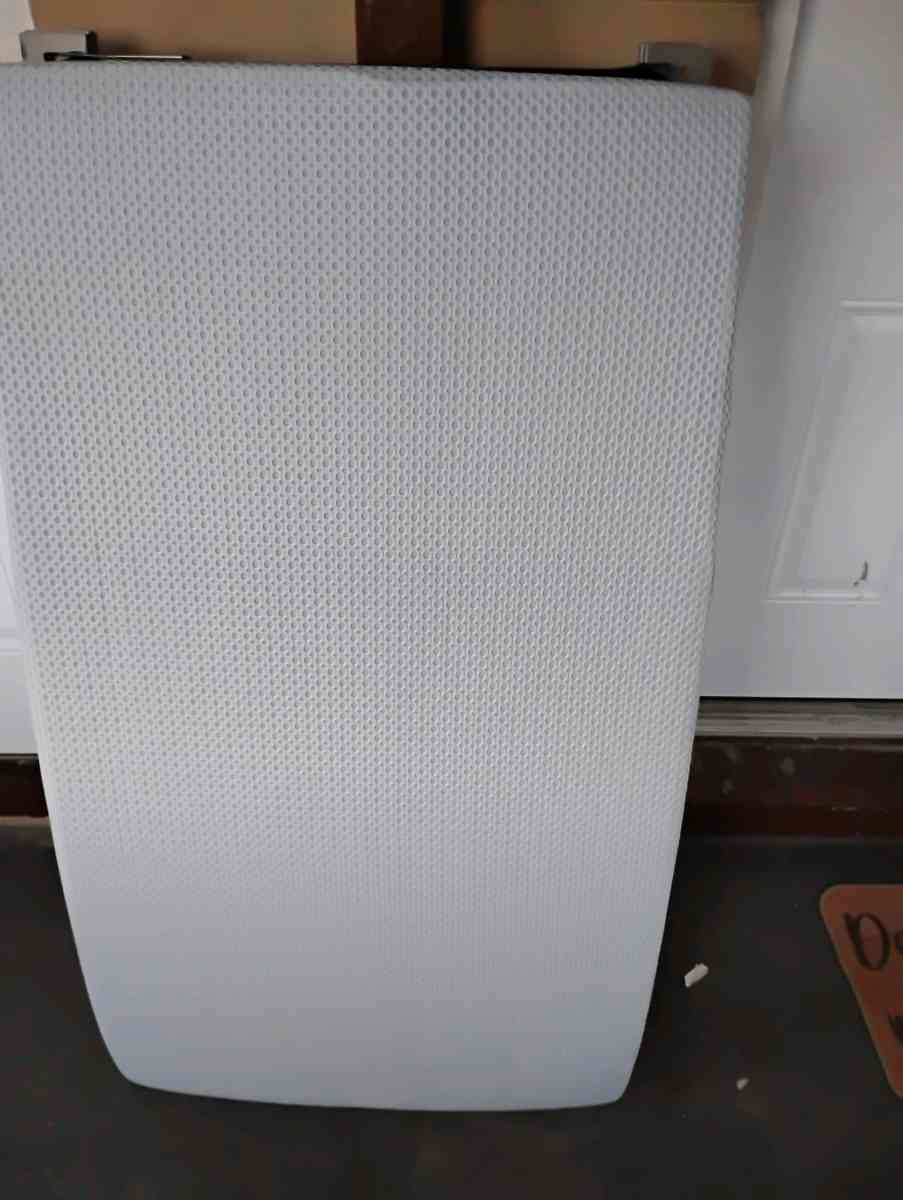 baby crib and brand new mattress - Jacksonville, Florida - FleaMarketBay