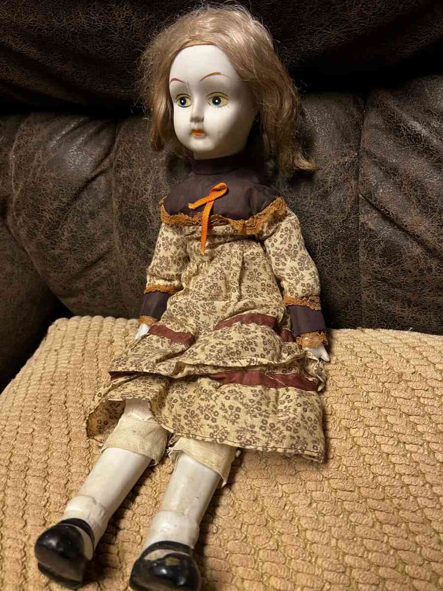 antique porcelain doll - Camp Verde, Arizona - FleaMarketBay