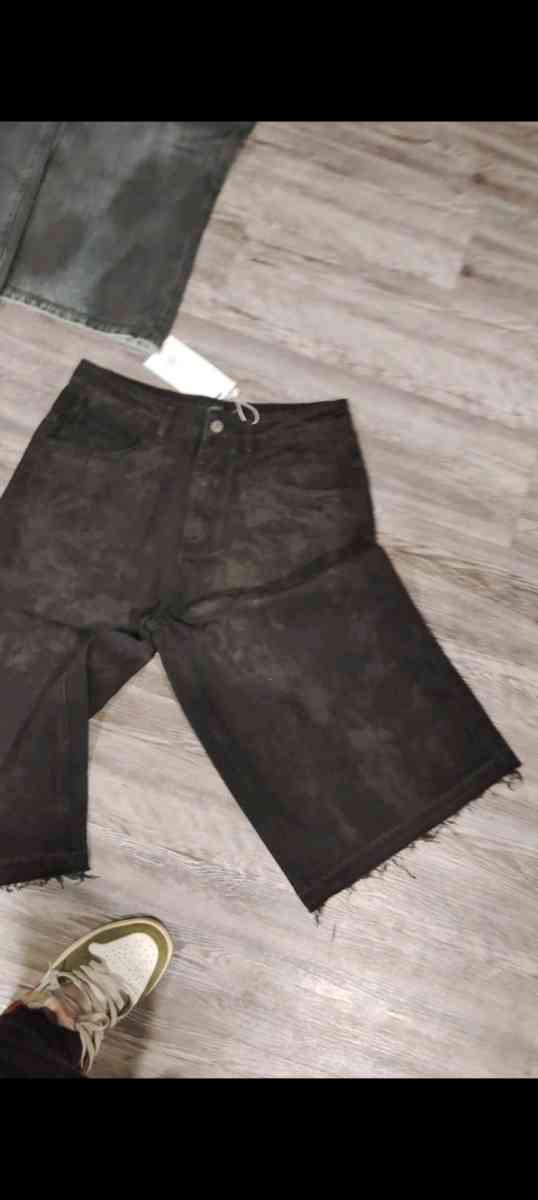 New shipping  demins innn shopp shopp - Atlanta, Georgia - FleaMarketBay