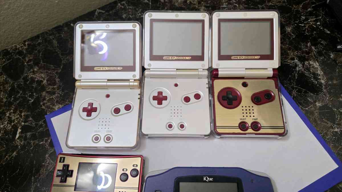 Gameboy advance sp Bundle with games and different consoles - Bronx, New York - FleaMarketBay