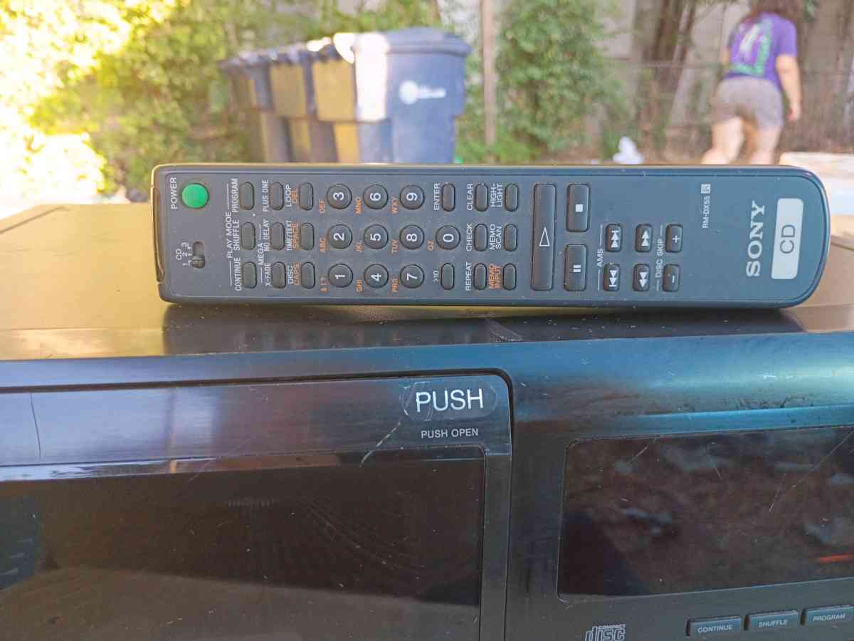 Sony CD player holds 51 CDs - Oklahoma City, Oklahoma - FleaMarketBay