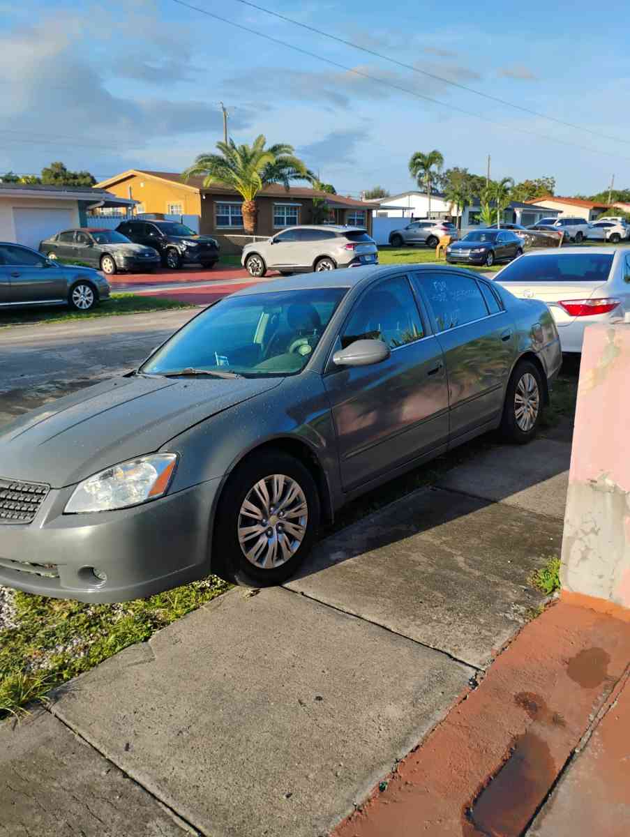 Nissan Altima - Miami, Florida