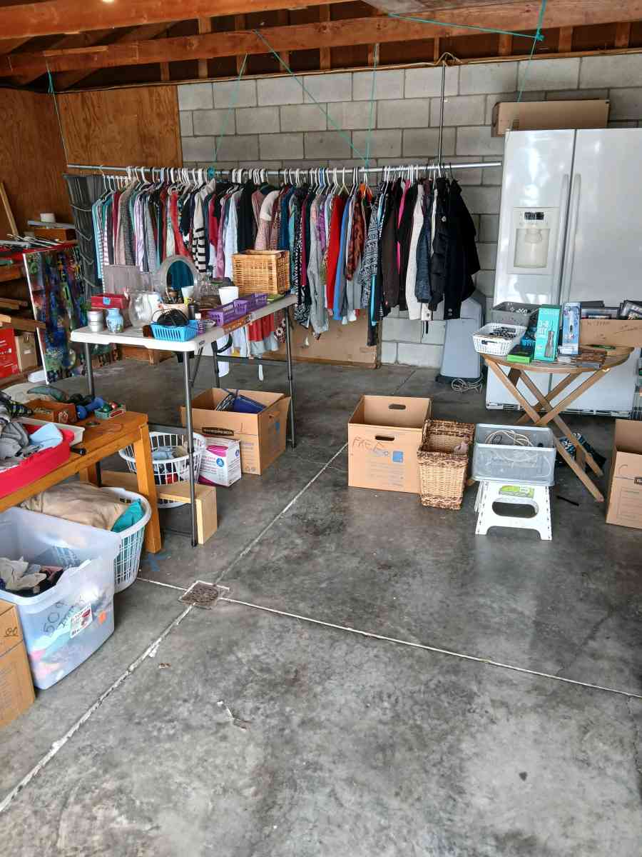 All House furniture beds dressers tables dishes - Louisville, Kentucky - FleaMarketBay