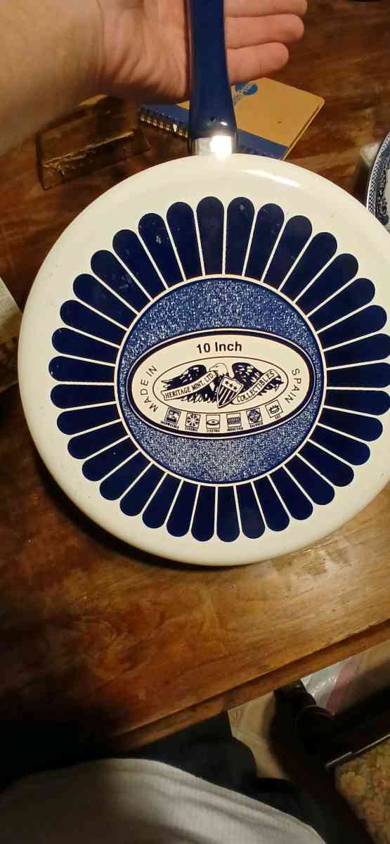 vintage blue willow skillet - Jacksonville, Arkansas - FleaMarketBay