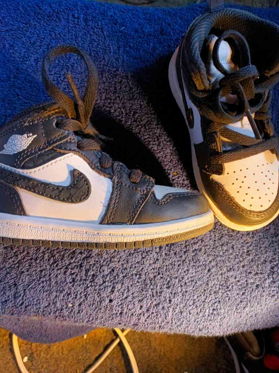 Air Jordan 1 Mid SE GS Panda Elephant infant sz 7 - Philadelphia, Pennsylvania - FleaMarketBay