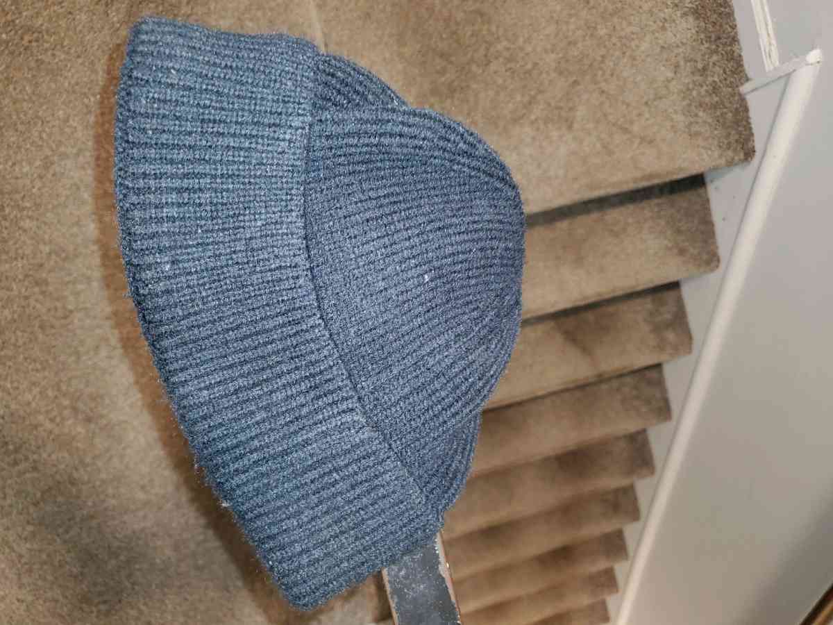 Ysl black logo beanie - Chester, Virginia - FleaMarketBay