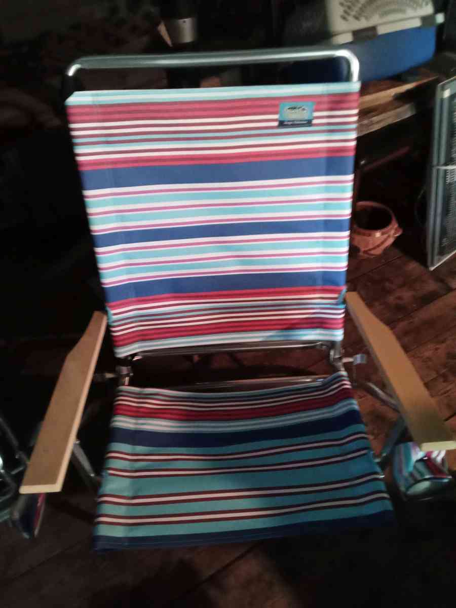 beach chairs - Athol, Massachusetts - FleaMarketBay