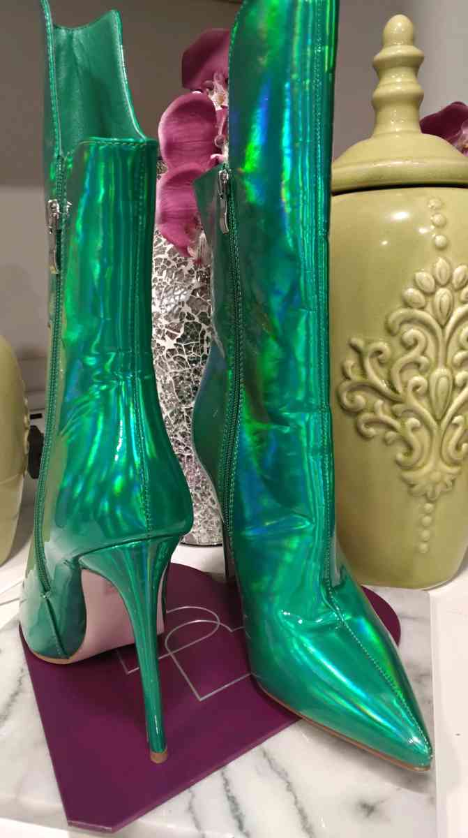 AZALEA WANG - San Diego, California - FleaMarketBay