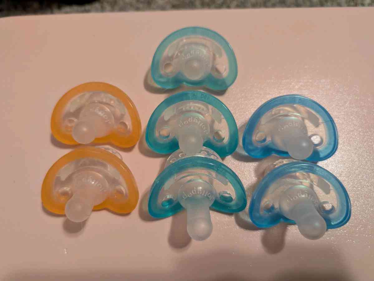 7 razbaby brand pacifiers - Savannah, Georgia