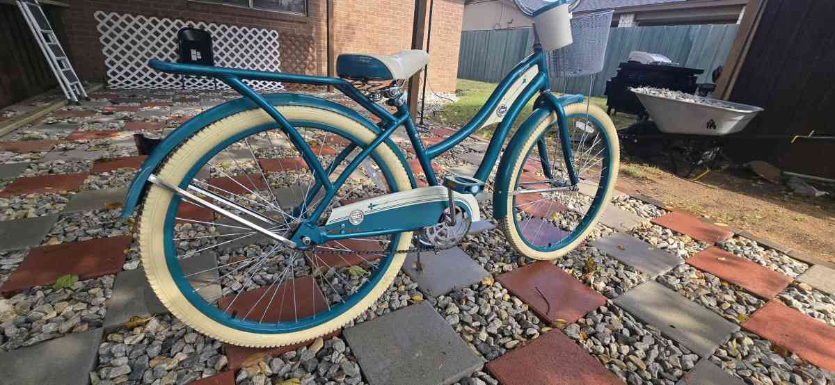 Huffy Deluxe Bicycle - Fort Worth, Texas - FleaMarketBay