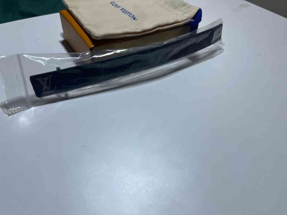 lv slim bracelet size 21 - New York, New York - FleaMarketBay