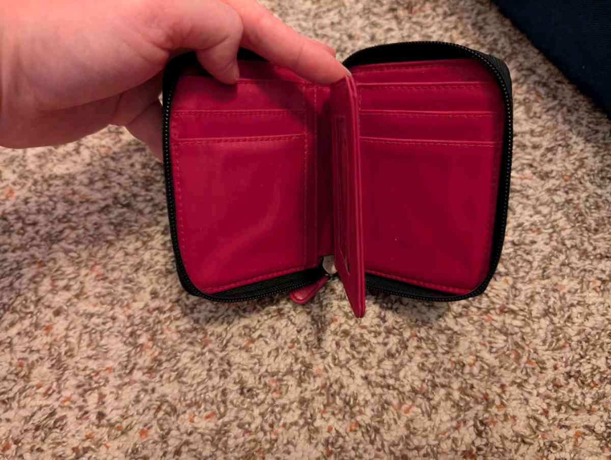 Wallet with the letter L - Savannah, Georgia - FleaMarketBay