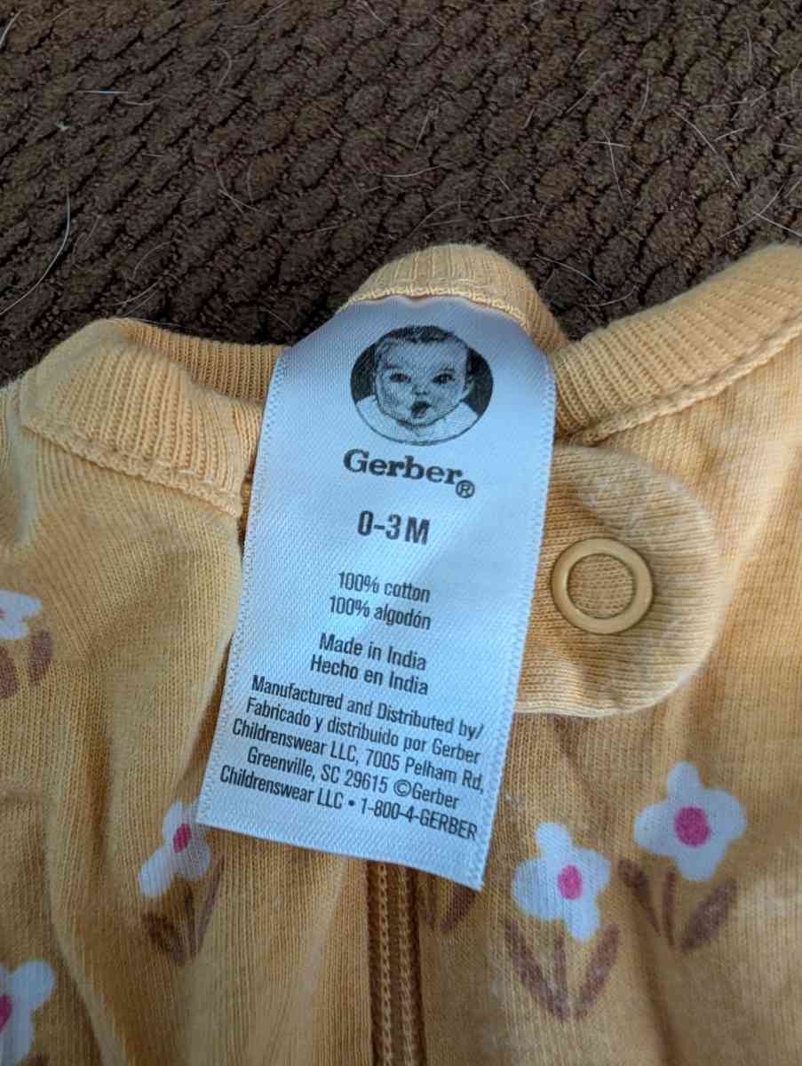 Baby yellow sleepsuit with feet and hat - Savannah, Georgia - FleaMarketBay