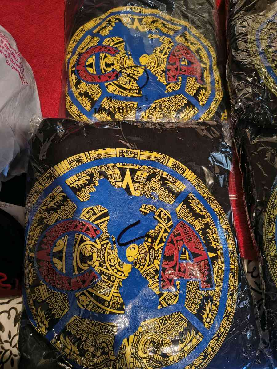 sweater for men  And Women Size SMALL MEDIUN AND LARGE - Bell Gardens, California - FleaMarketBay