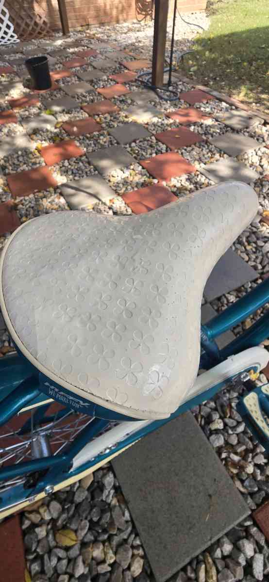 Huffy Deluxe Bicycle - Fort Worth, Texas - FleaMarketBay