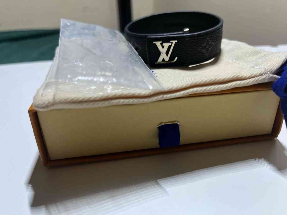 lv slim bracelet size 21 - New York, New York - FleaMarketBay